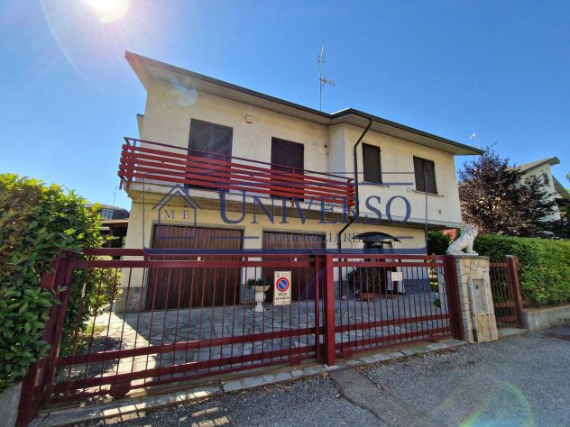 casa indipendente in vendita a Voghera