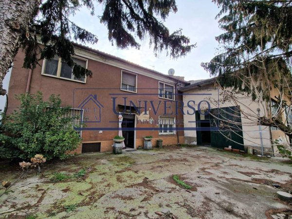 casa indipendente in vendita a Voghera in zona Oriolo