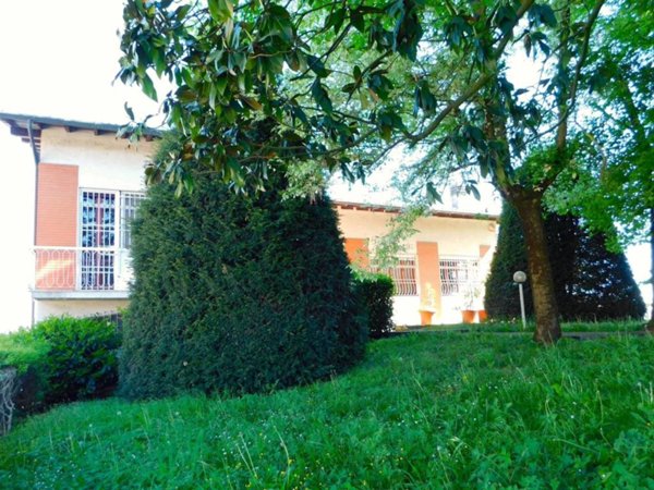 casa indipendente in vendita a Voghera
