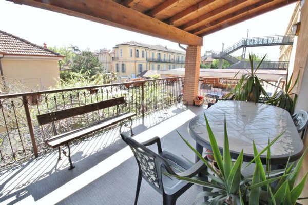 casa indipendente in vendita a Voghera