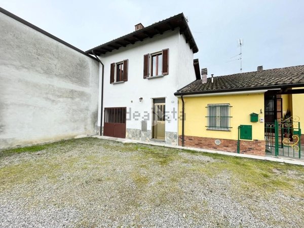 casa semindipendente in vendita a Voghera in zona Oriolo