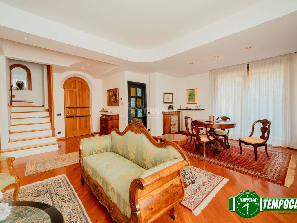 casa indipendente in vendita a Voghera