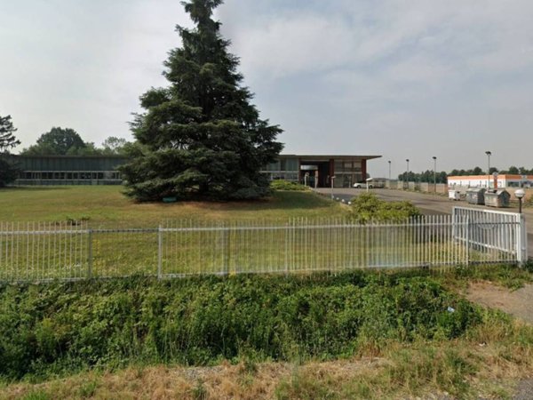 locale commerciale in vendita a Voghera in zona Campoferro