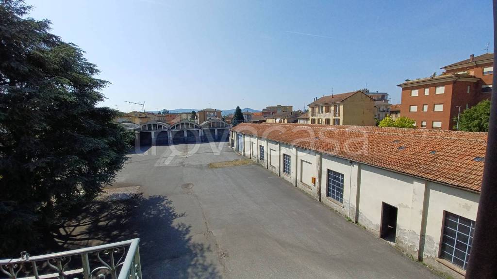 capannone in vendita a Voghera