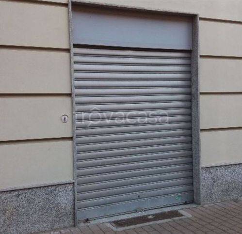negozio in vendita a Voghera