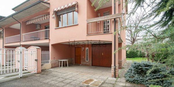 casa indipendente in vendita a Voghera