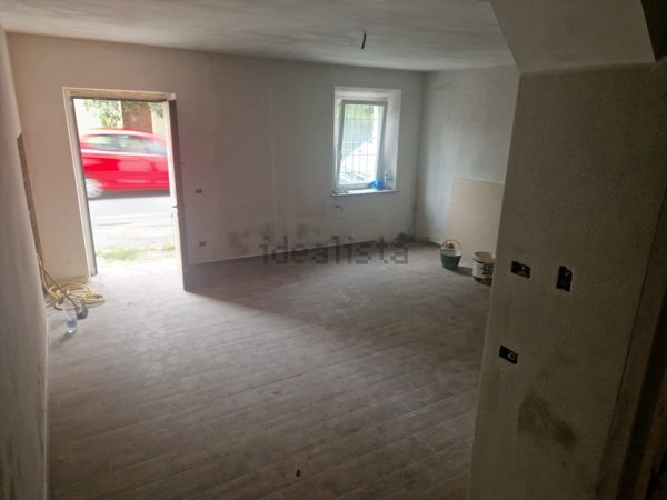 casa indipendente in vendita a Voghera