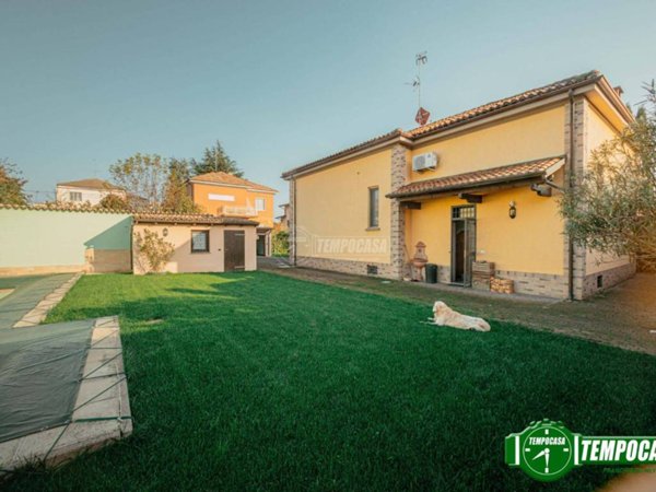 casa indipendente in vendita a Voghera in zona Valle