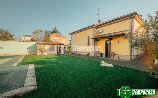 casa indipendente in vendita a Voghera in zona Valle