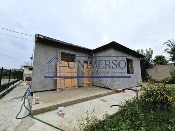 casa indipendente in vendita a Voghera