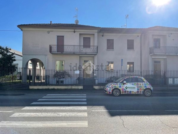 casa indipendente in vendita a Voghera
