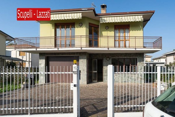 casa indipendente in vendita a Voghera