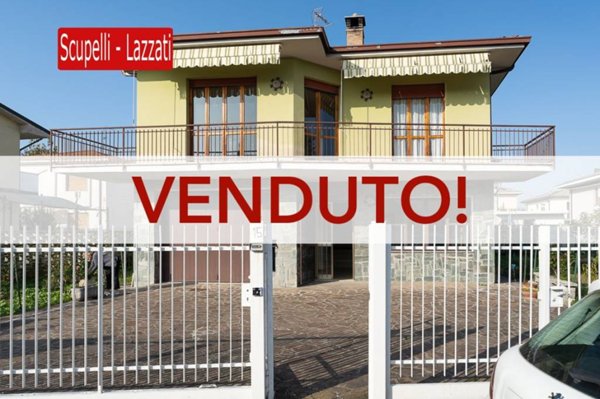 casa indipendente in vendita a Voghera