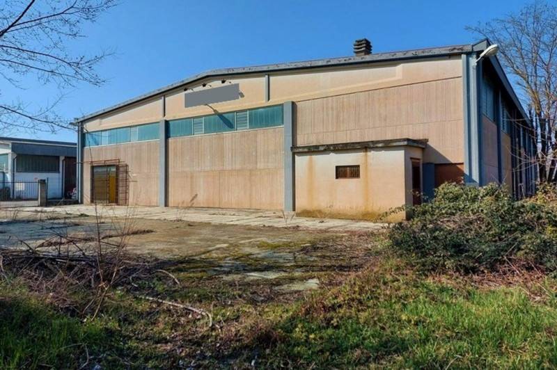 locale di sgombero in vendita a Voghera