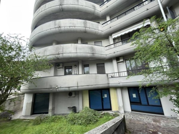 negozio in vendita a Voghera in zona Campoferro