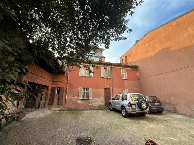 casa indipendente in vendita a Voghera