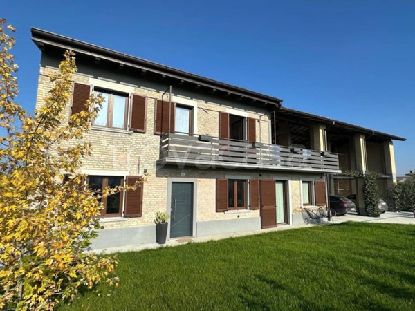 casa indipendente in vendita a Voghera