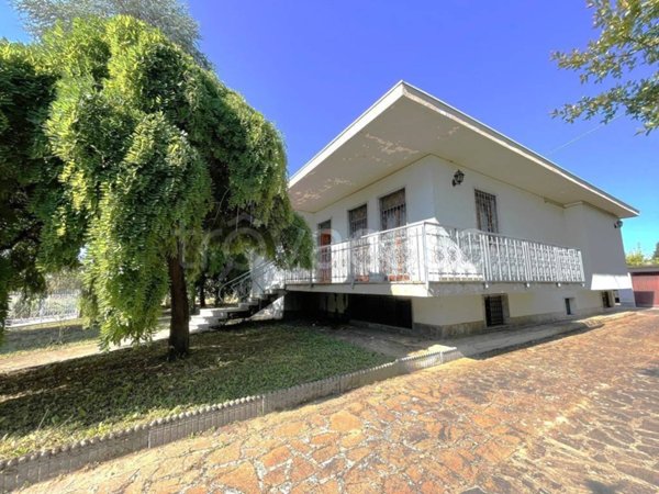 casa indipendente in vendita a Voghera in zona Valle