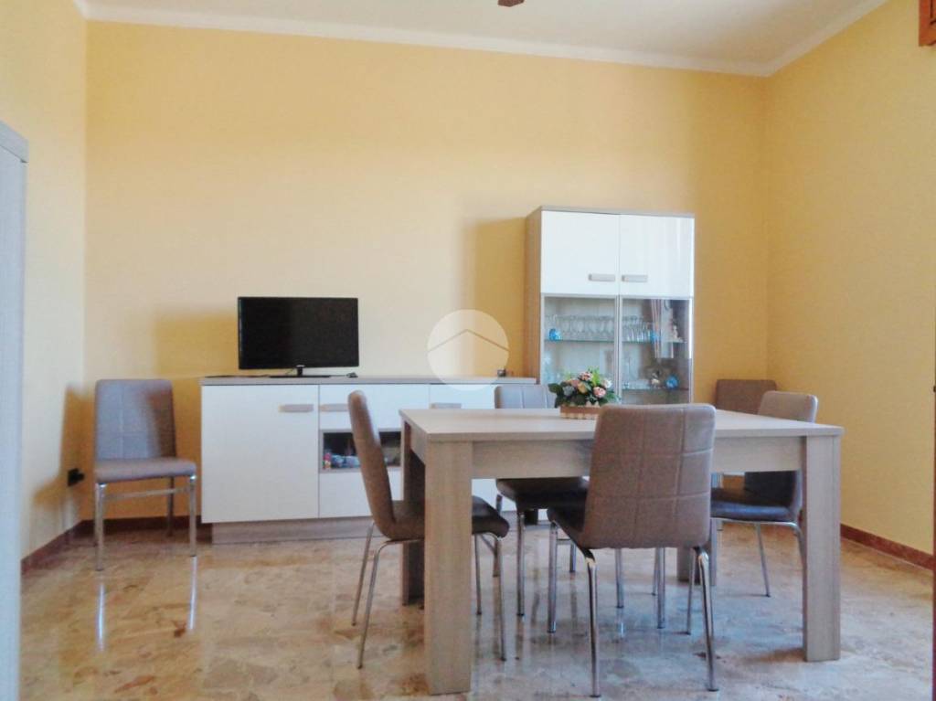 casa indipendente in vendita a Voghera