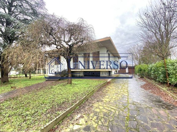 casa indipendente in vendita a Voghera in zona Valle