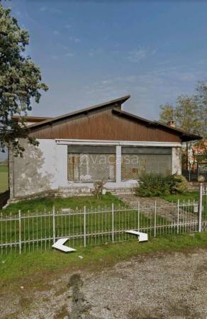 casa indipendente in vendita a Voghera