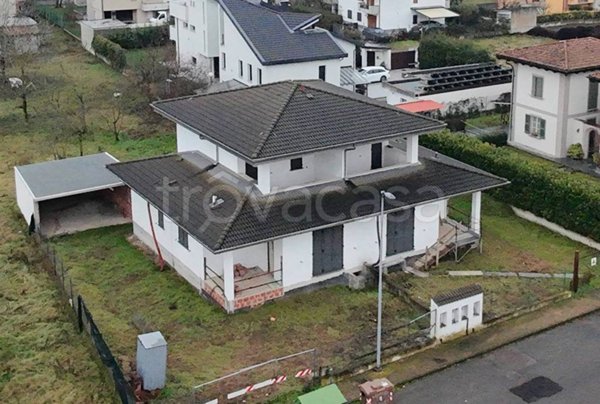 casa indipendente in vendita a Voghera