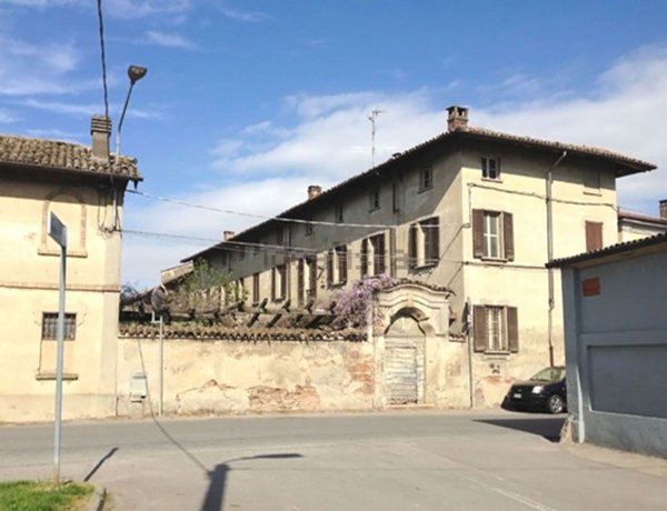 casa indipendente in vendita a Voghera