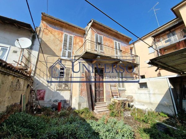 casa indipendente in vendita a Voghera