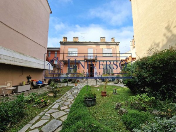 casa indipendente in vendita a Voghera