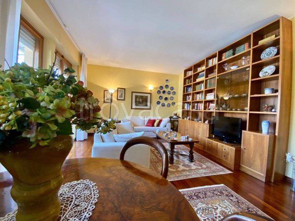 casa indipendente in vendita a Voghera