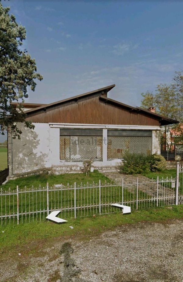 casa indipendente in vendita a Voghera
