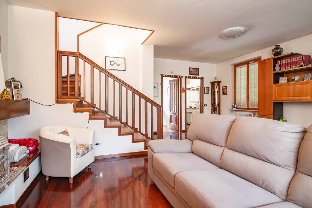 casa indipendente in vendita a Voghera