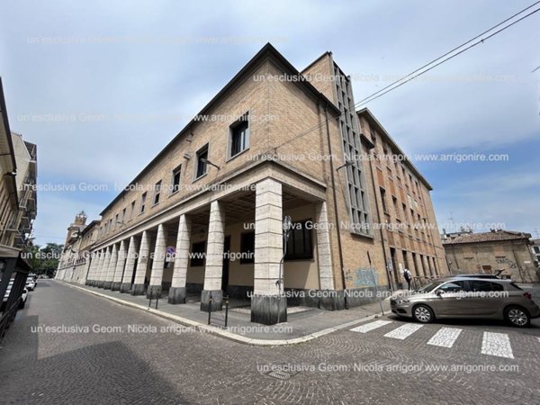 intera palazzina in vendita a Voghera