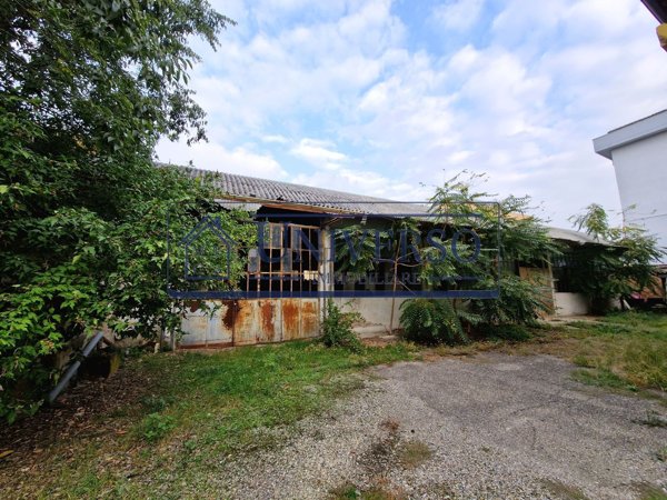 capannone in vendita a Voghera