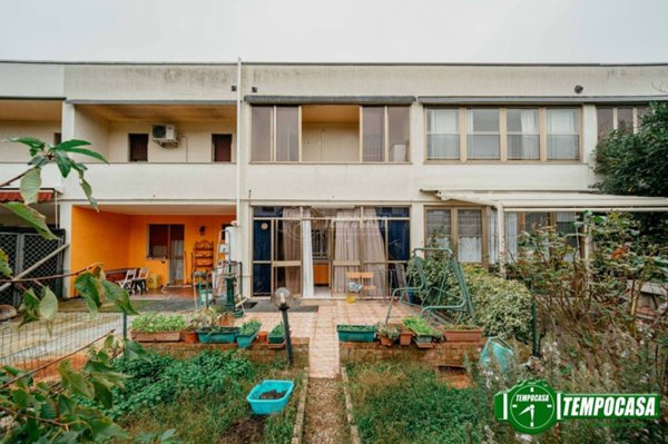 casa indipendente in vendita a Voghera