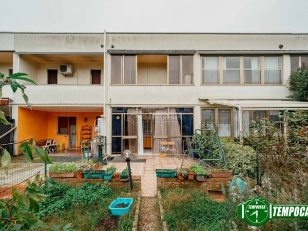 casa indipendente in vendita a Voghera