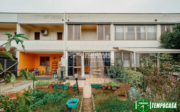 casa indipendente in vendita a Voghera