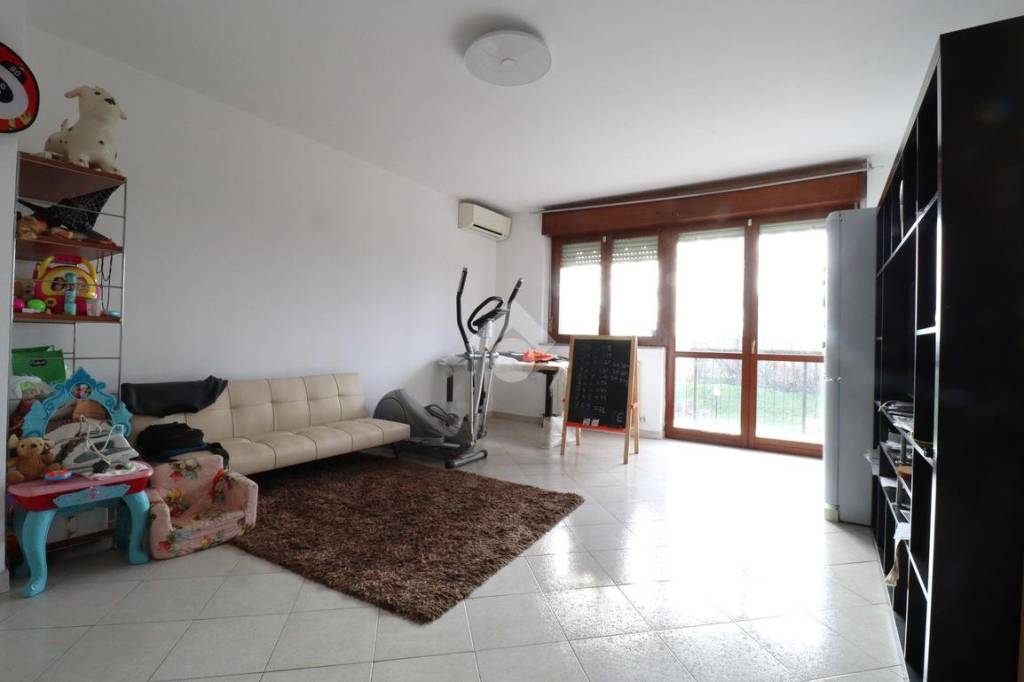appartamento in vendita a Voghera in zona Medassino