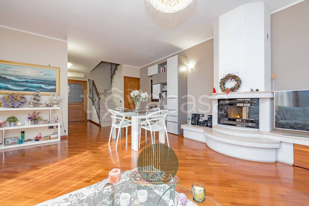 casa indipendente in vendita a Voghera