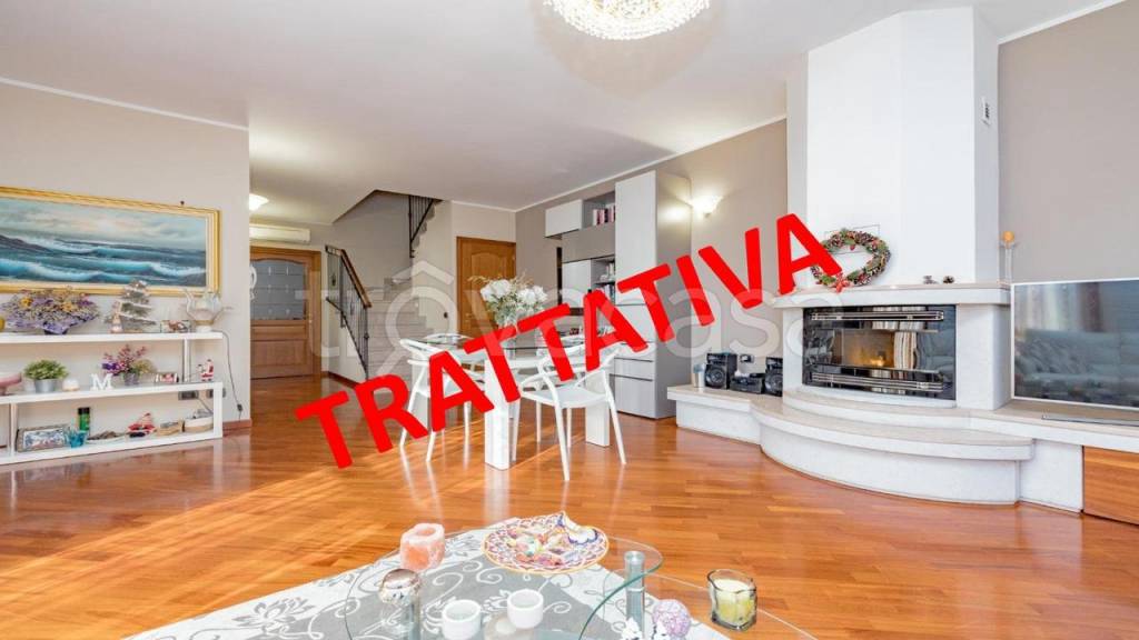 casa indipendente in vendita a Voghera