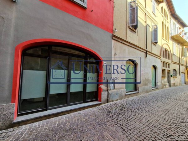 negozio in vendita a Voghera
