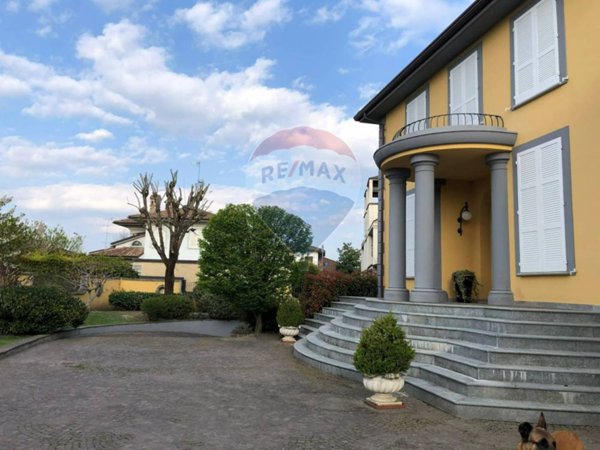 casa indipendente in vendita a Voghera