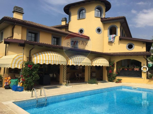 casa indipendente in vendita a Voghera