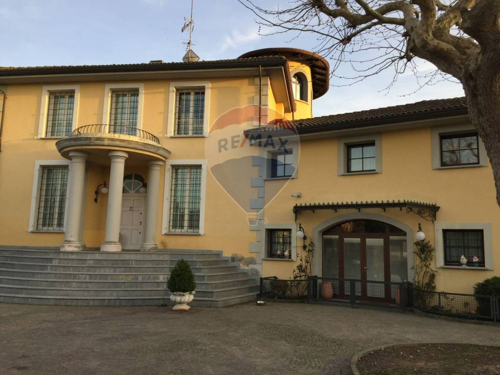 casa indipendente in vendita a Voghera