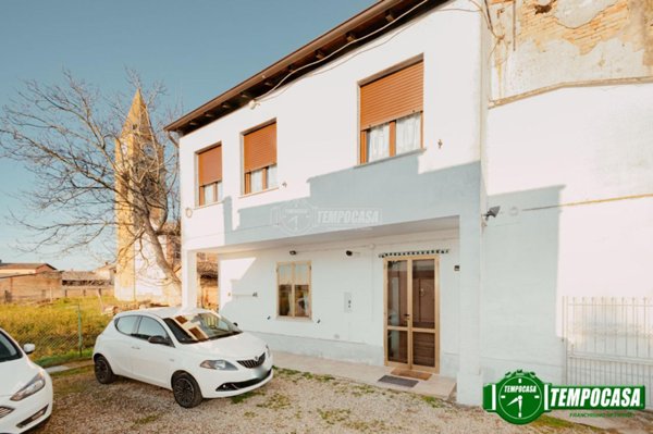 casa indipendente in vendita a Voghera