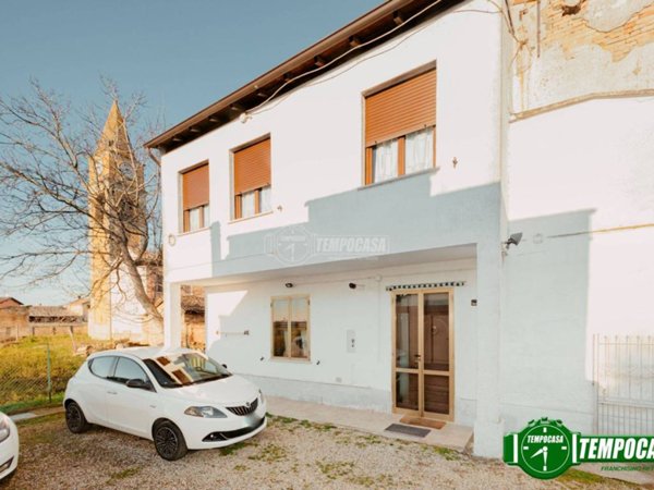 casa indipendente in vendita a Voghera in zona Torremenapace