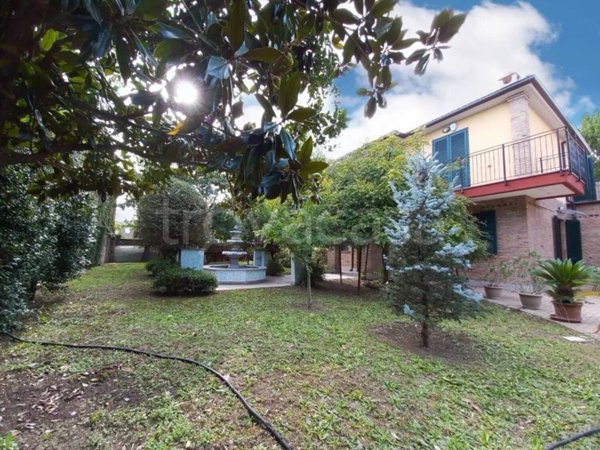 casa indipendente in vendita a Voghera