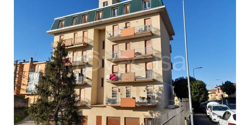 appartamento in vendita a Voghera in zona Medassino