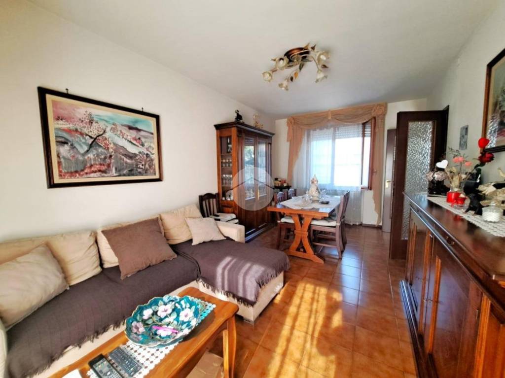casa indipendente in vendita a Voghera