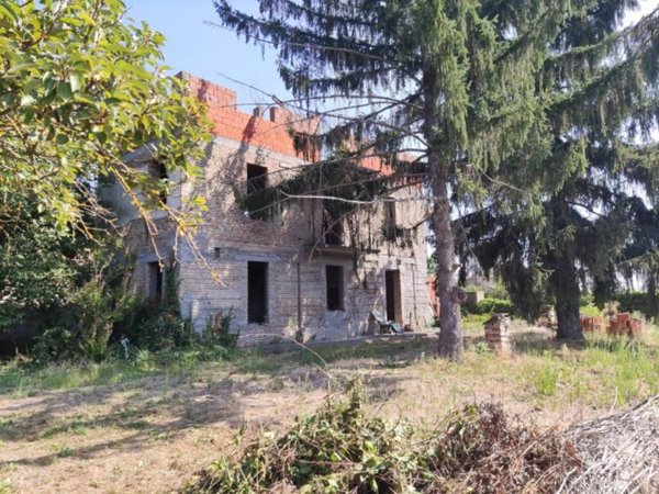 casa indipendente in vendita a Voghera in zona Campoferro